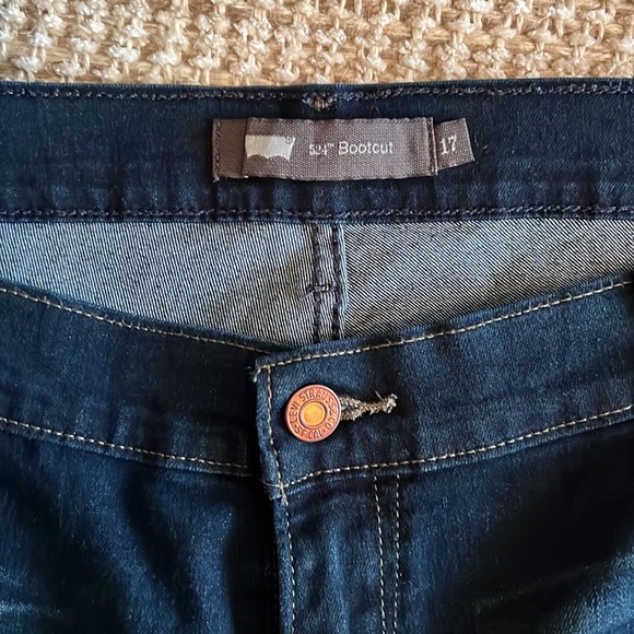 Levi’s Bootcut Dark Denim Jeans, Size 17 ( OR Women's size 16) - Picture 4 of 4
